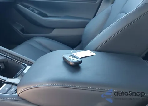 2025 Honda Accord Hybrid Touring z USA, uszkodzony, nr VIN 1HGCY2F8XSA039188